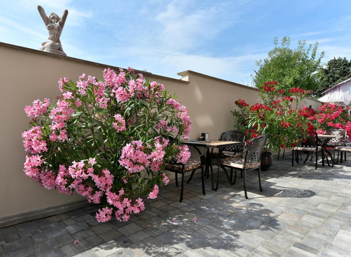 Sirena Palace Family Hotel ออบซอร์ ภายนอก รูปภาพ